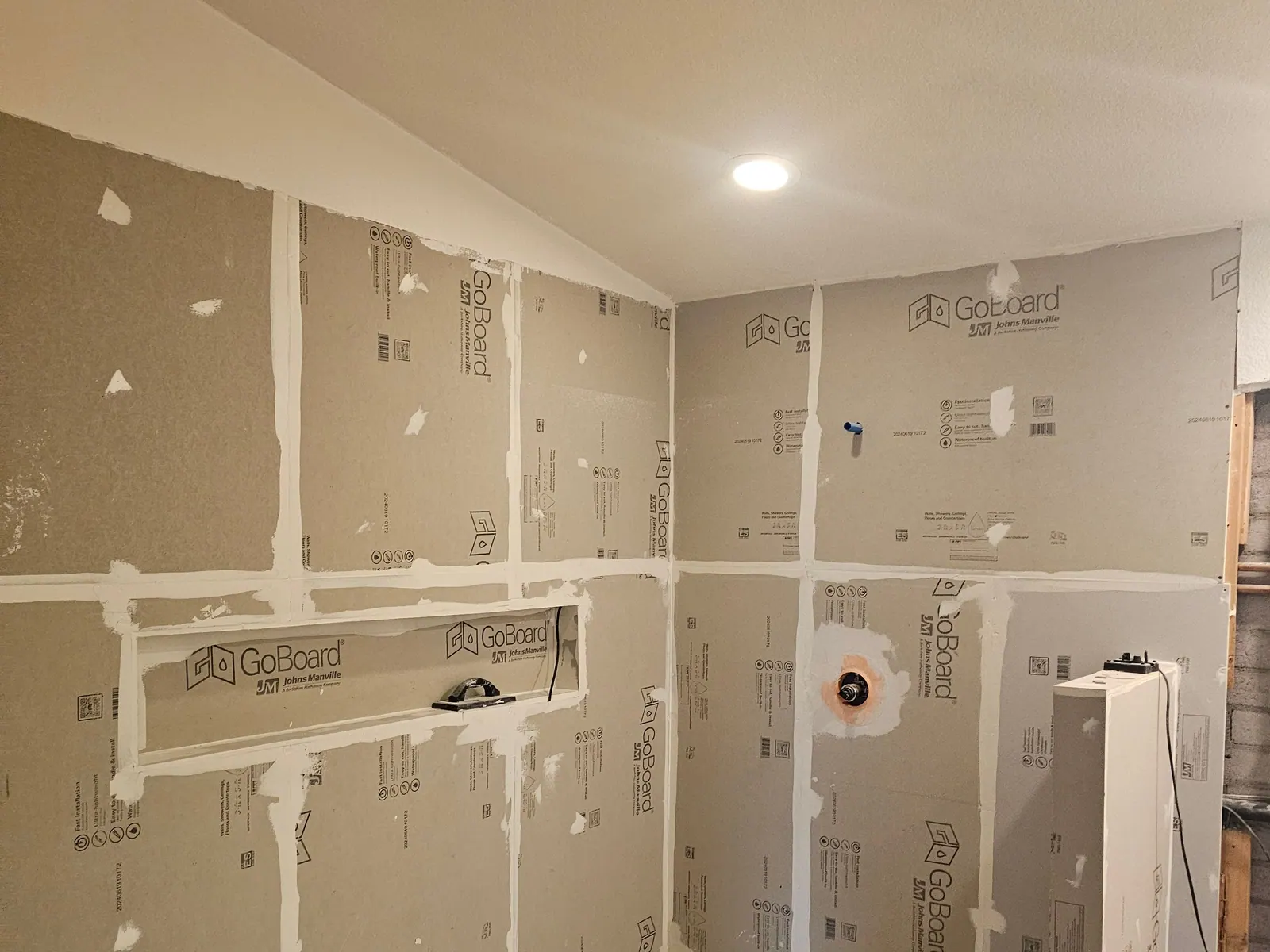 Shower walls in backer board with a framed niche, ready for waterproofing